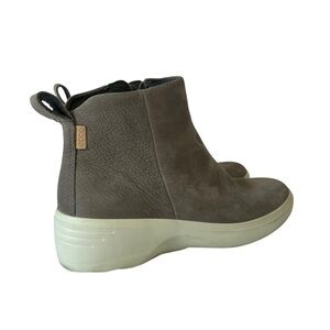 ECCO Women's ankle bootie leather wedge side zip Grey Soft 6